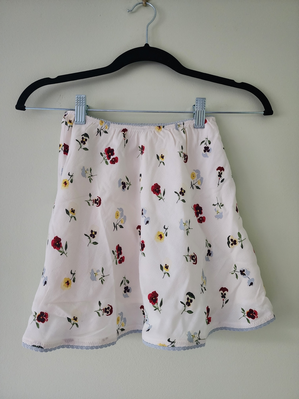 Doen/GAP Cream Floral Skirt with Red & Yellow Accents